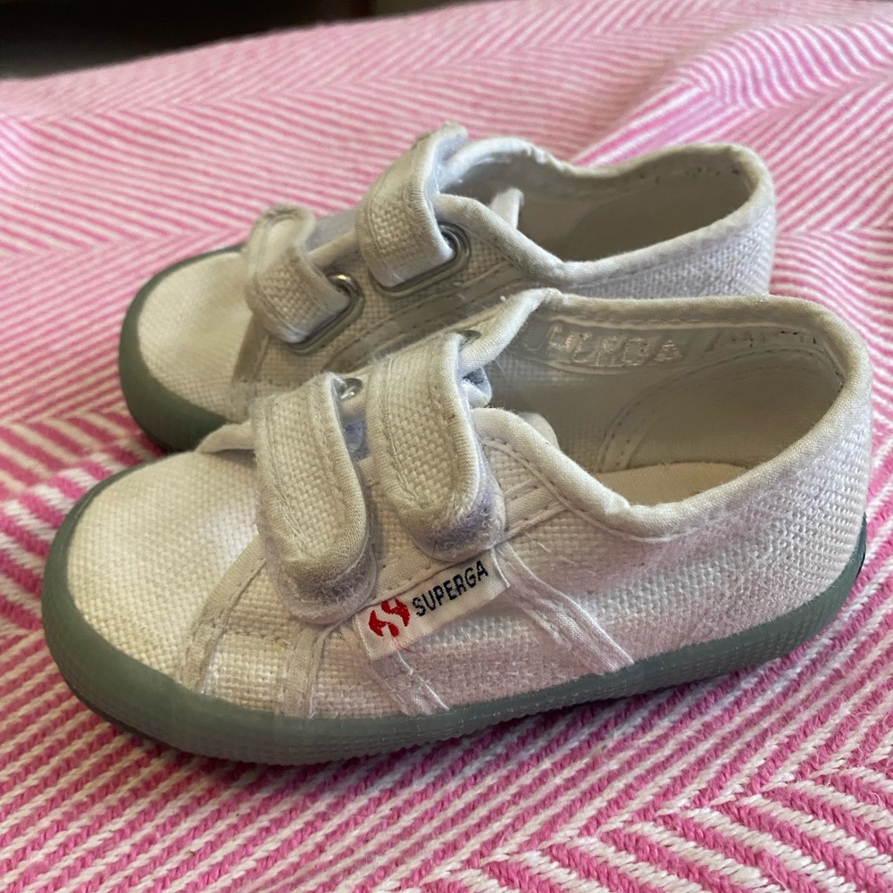 Toddler girl white with colored sole
